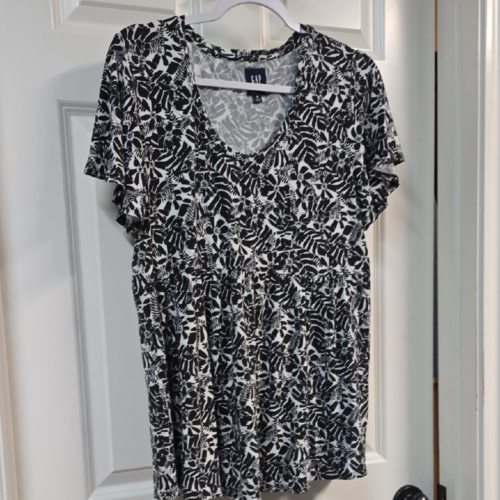 GAP Maternity Floral Flutter Sleeve Tee